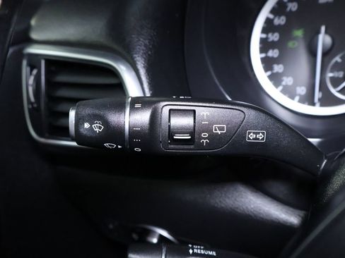 Used 2018 INFINITI QX30 Premium w/ Navigation Package image 21