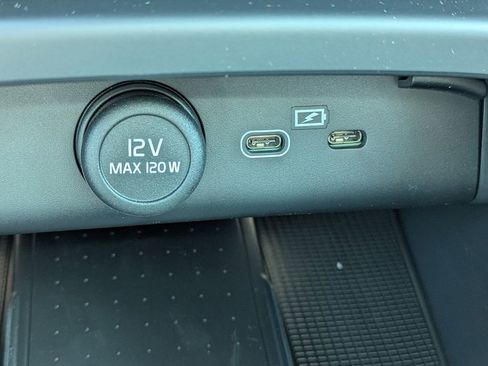 New 2026 Volvo XC40 B5 Ultra w/ Protection Package Premier image 24