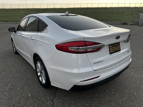 Used 2020 Ford Fusion SE image 11