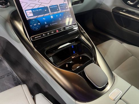 Used 2022 Mercedes-Benz SL 55 AMG 4MATIC w/ Driver Assistance Package image 17