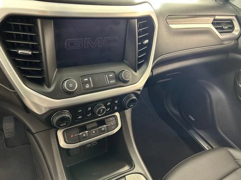 Used 2023 GMC Acadia SLT w/ Technology Package FWD image 17