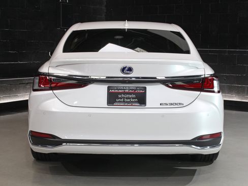 Used 2022 Lexus ES 300h Ultra Luxury w/ Accessory Package 2 FWD image 13