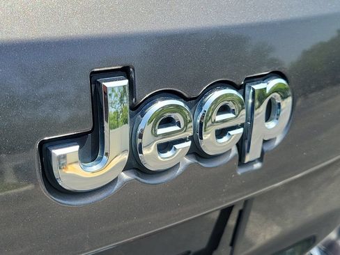 Used 2020 Jeep Grand Cherokee Overland AWD/4WD image 10