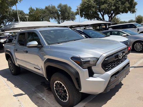 Used 2025 Toyota Tacoma TRD Off-Road AWD/4WD image 4