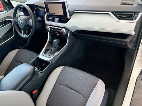 Certified 2025 Toyota RAV4 XLE w/ Convenience Package FWD image 17