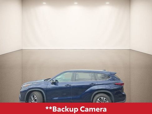 Used 2024 Toyota Highlander XLE image 4
