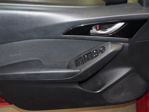 Used 2016 MAZDA MAZDA3 i Sport w/ Preferred Equipment Package image 7