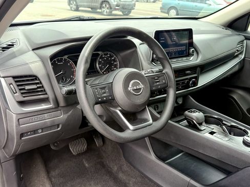 Used 2024 Nissan Rogue S AWD/4WD image 16