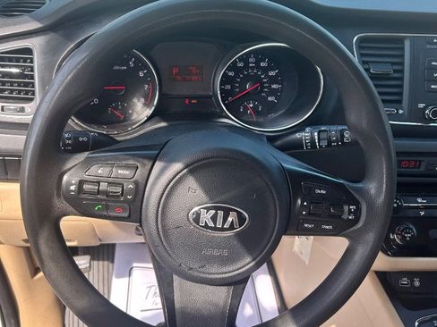 Used 2016 Kia Sedona LX w/ LX Convenience Package FWD image 9