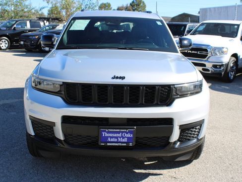 Used 2023 Jeep Grand Cherokee L Laredo image 2