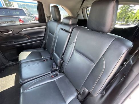 Used 2018 Toyota Highlander Limited Platinum image 16