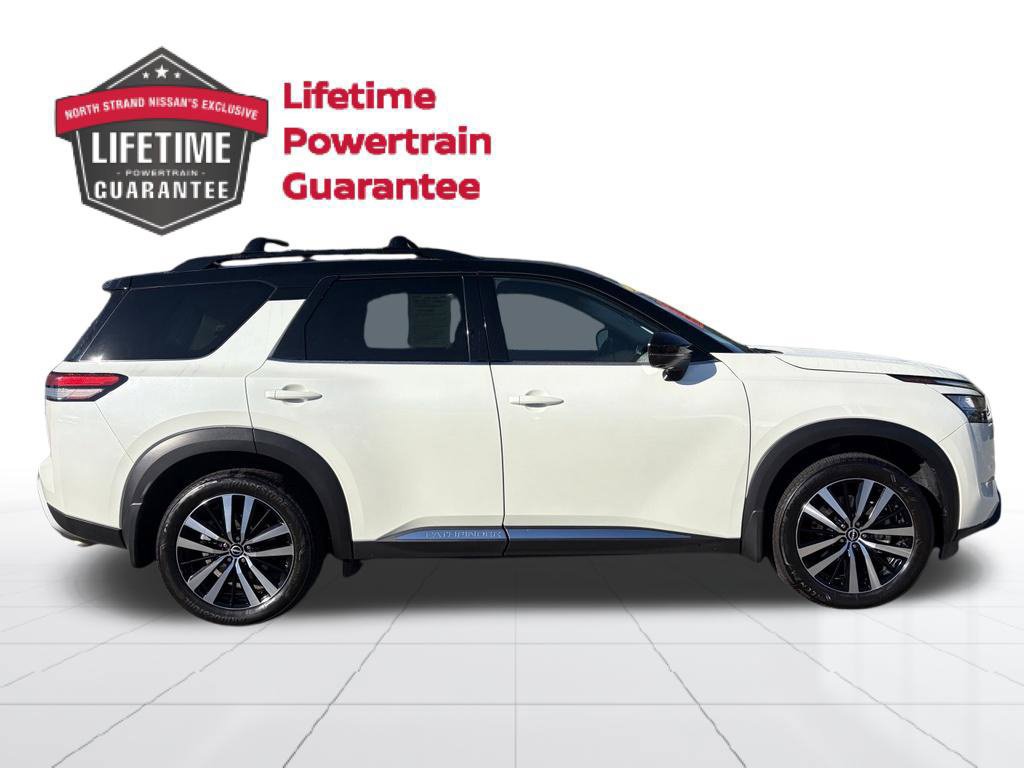 Used 2024 Nissan Pathfinder Platinum AWD/4WD image 8
