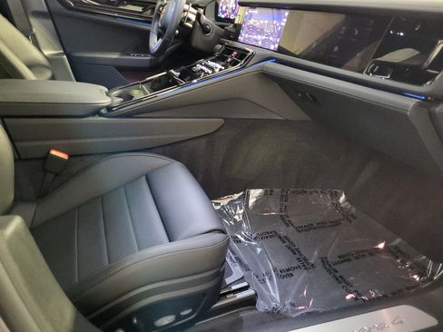 Certified 2025 Porsche Panamera 4 AWD/4WD image 26