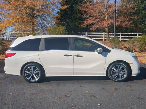 Used 2023 Honda Odyssey Touring image 3