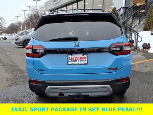 Used 2024 Honda Pilot TrailSport image 5