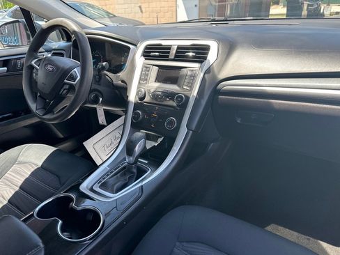 Used 2016 Ford Fusion SE FWD image 9