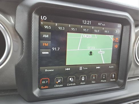 Used 2019 Jeep Wrangler Unlimited Sahara image 12