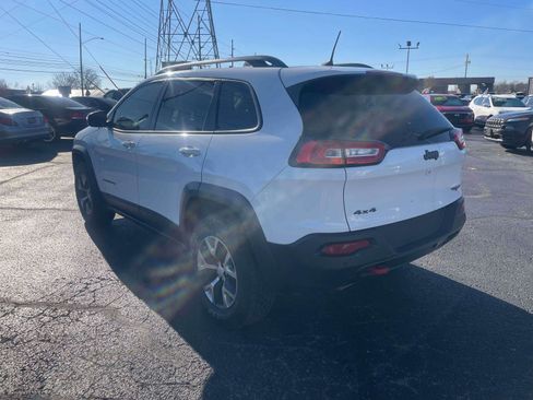 Used 2018 Jeep Cherokee Trailhawk image 3