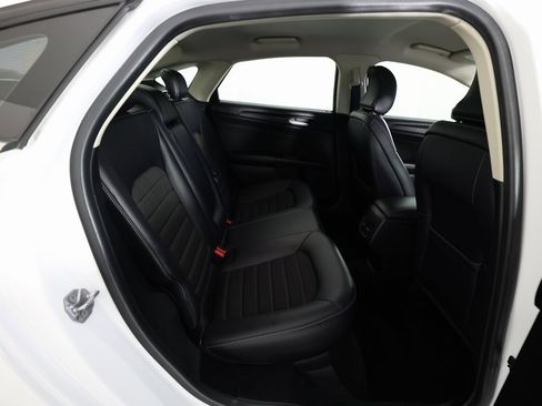 Used 2018 Ford Fusion SE w/ Equipment Group 201A image 11