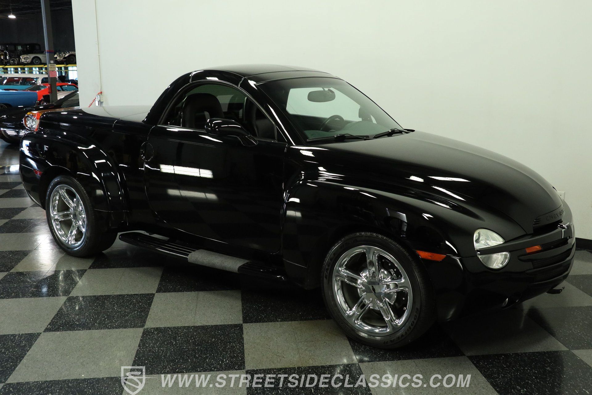 Used 2004 Chevrolet SSR w/ Preferred Equipment Group RWD image 14