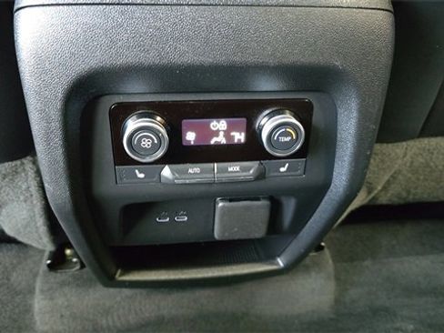 Used 2025 Buick Enclave Avenir image 17