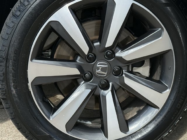 Used 2025 Honda Pilot Touring image 11