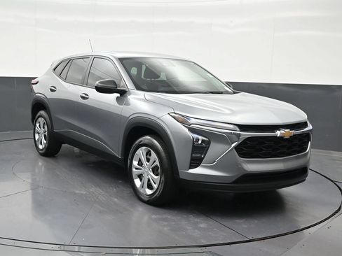 Used 2024 Chevrolet Trax LS FWD image 8