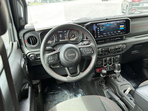 Used 2024 Jeep Wrangler Unlimited Rubicon AWD/4WD image 18