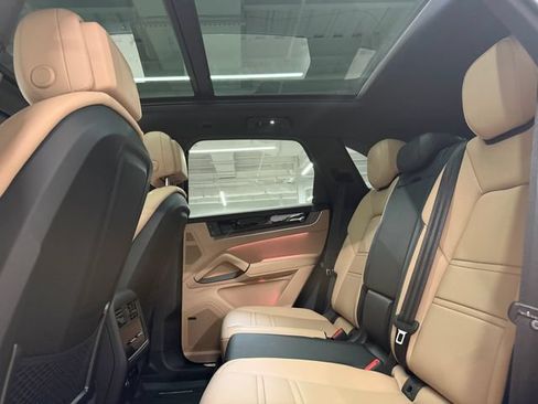 Certified 2026 Porsche Cayenne E-Hybrid AWD/4WD image 34