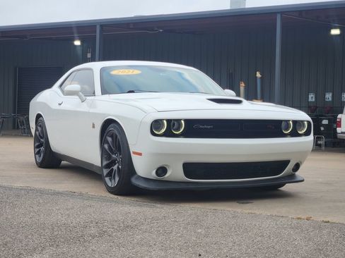Used 2021 Dodge Challenger R/T Scat Pack RWD image 3