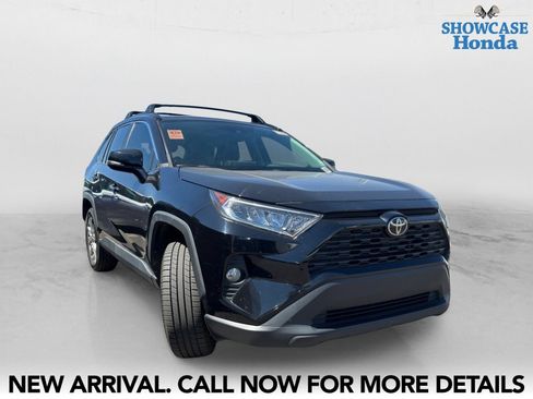 Used 2020 Toyota RAV4 XLE Premium FWD image 5