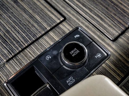 Used 2020 Lincoln Navigator Black Label w/ Cargo Convenience Package image 22