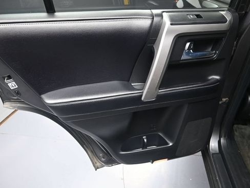 Used 2016 Toyota 4Runner SR5 AWD/4WD image 27