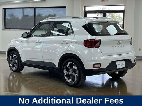 Certified 2025 Hyundai Venue SEL FWD image 8