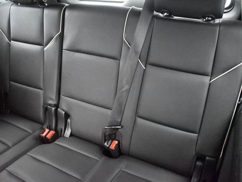 Used 2021 Cadillac Escalade Premium Luxury w/ LPO, Illumination Package image 30