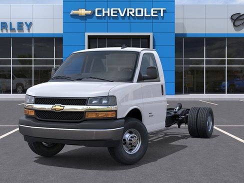 New 2026 Chevrolet Express 3500 w/ Power Convenience Package RWD image 6