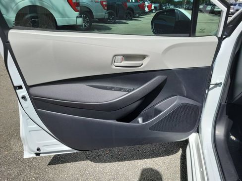 Used 2025 Toyota Corolla LE FWD image 11