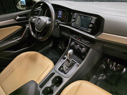 Used 2019 Volkswagen Jetta SE w/ Cold Weather Package FWD image 31