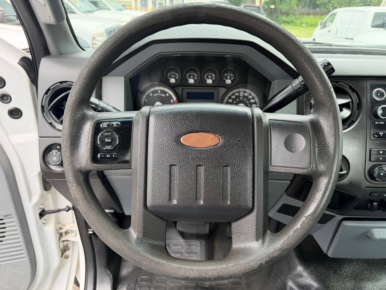 Used 2015 Ford F550 2WD Regular Cab Super Duty image 12