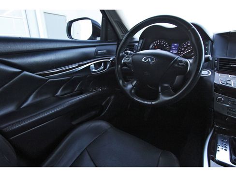 Used 2017 INFINITI Q70 3.7 image 11