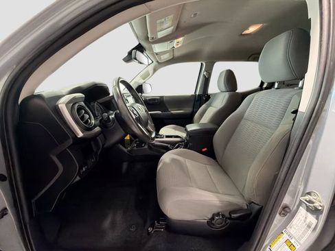 Certified 2019 Toyota Tacoma SR5 AWD/4WD image 17