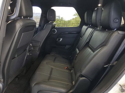 Used 2018 Land Rover Discovery SE AWD/4WD image 9