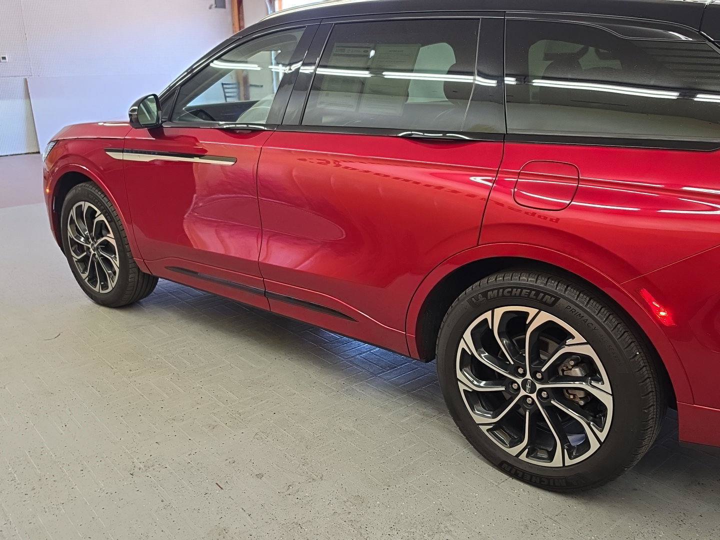 Certified 2025 Lincoln Nautilus Reserve AWD/4WD image 3