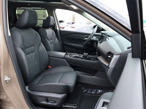 Certified 2024 Nissan Rogue Platinum w/ Platinum Premium Package image 28