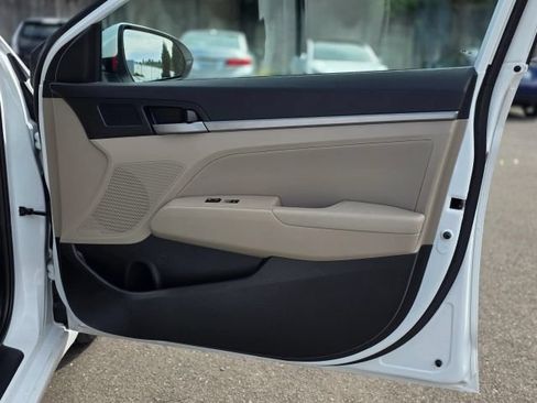 Used 2017 Hyundai Elantra SE FWD image 34