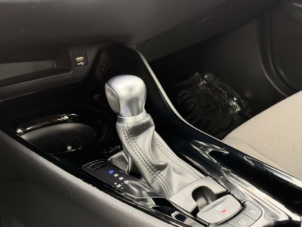 Used 2021 Toyota C-HR XLE FWD image 17