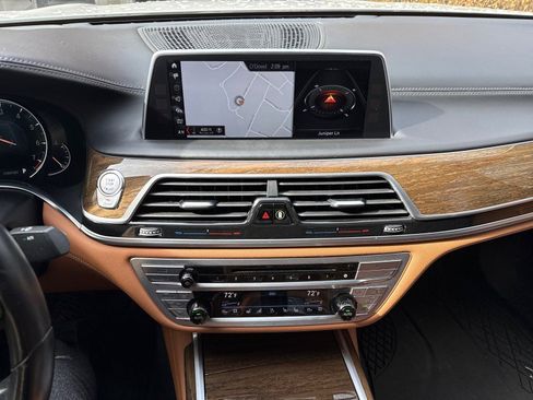 Used 2018 BMW 750i xDrive image 65