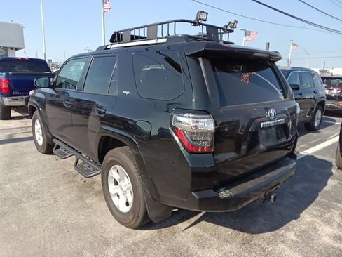 Used 2021 Toyota 4Runner SR5 AWD/4WD image 3