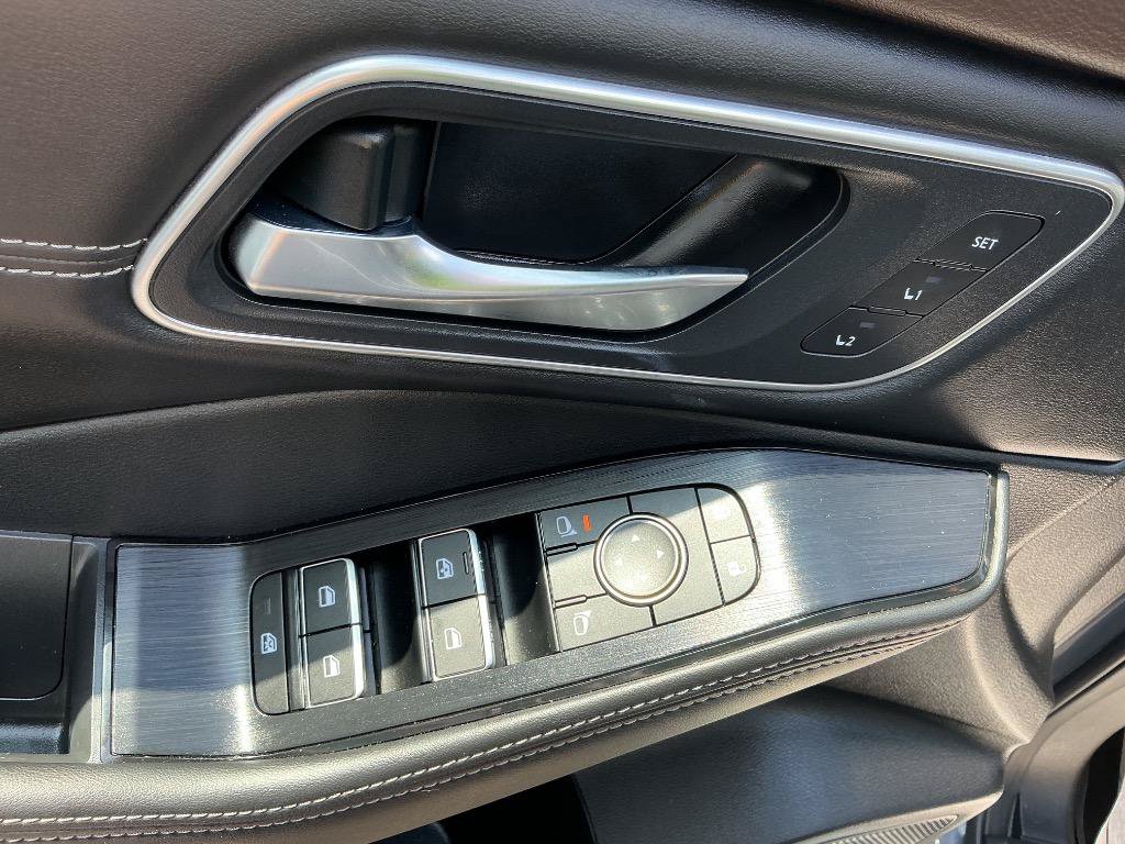 Used 2023 Nissan Rogue Platinum w/ Platinum Premium Package FWD image 16