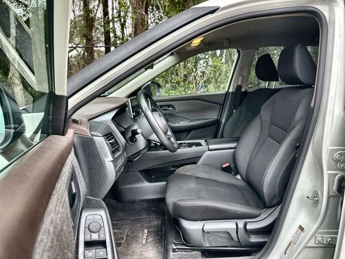 Used 2023 Nissan Rogue S image 2